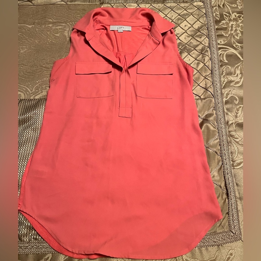 Ann Taylor Loft/women’s pullover top, size XS, salmon color